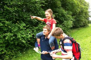 adventure walk is een leuke familie activiteit waarbij je zelf gaat navigeren door de belgische ardennen