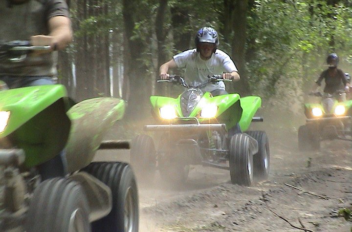 quadrijden in de belgische ardennen is een echte must voor outdoor activiteiten