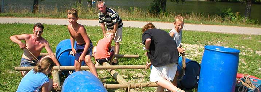 Vlotbouwen in de Belgische Ardennen als teambuilding activiteit