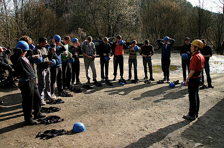 Scholen komen graag naar de Belgische ardennen voor een kamp voor teambuilding en actieve activiteiten