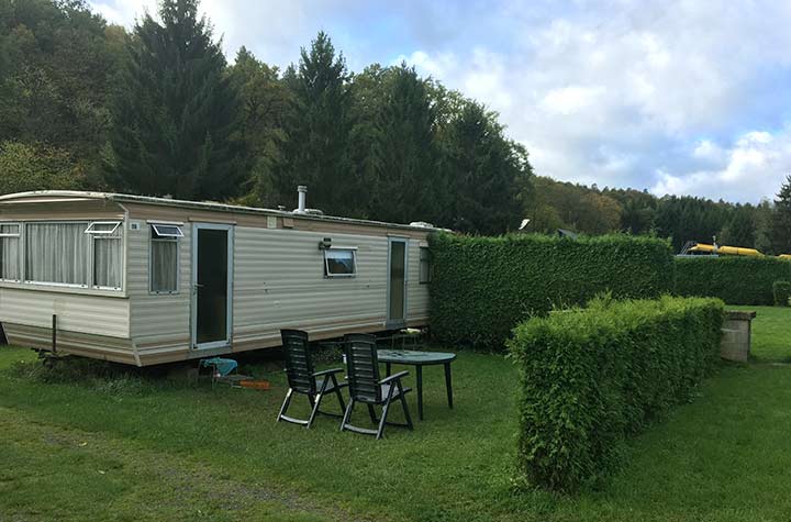 Stacaravan budget voor een arrangement in de Belgische ardennen op camping polleur met accommodatie en activiteiten