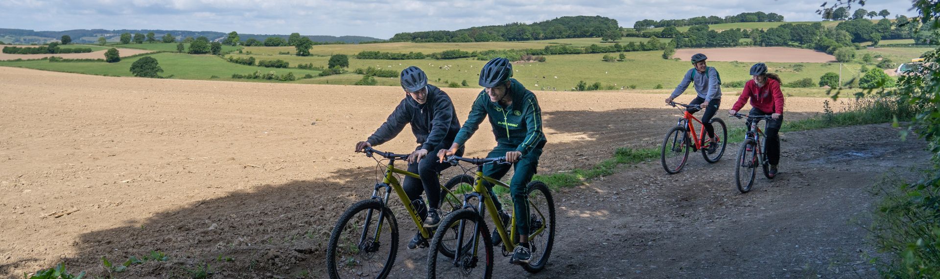 Cross country down hill mountainbike in de ardennen